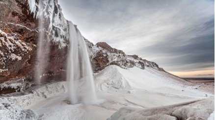 Dağlardan Süzülen Karlar Duvar Kağıdı